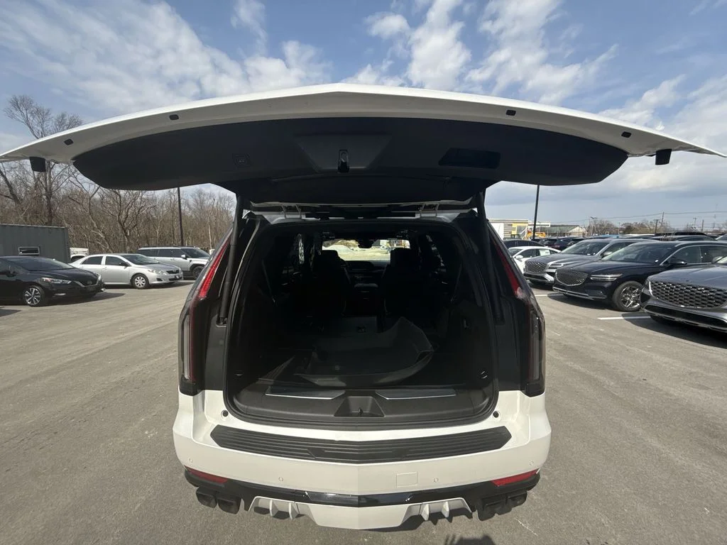 Used 2023 White Cadillac V-Series image 24