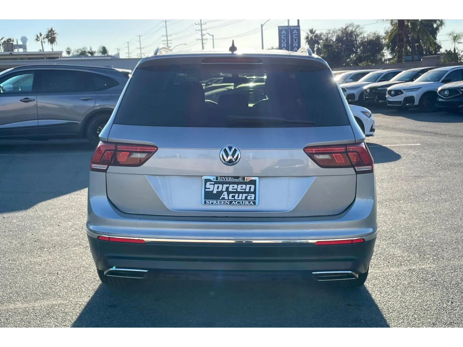 Used 2021 Pyrite Silver Metallic Volkswagen SE image 4