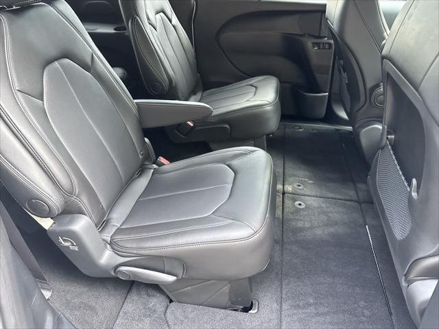 New 2025 Bright White Clear-Coat Exterior Paint Chrysler LX image 73