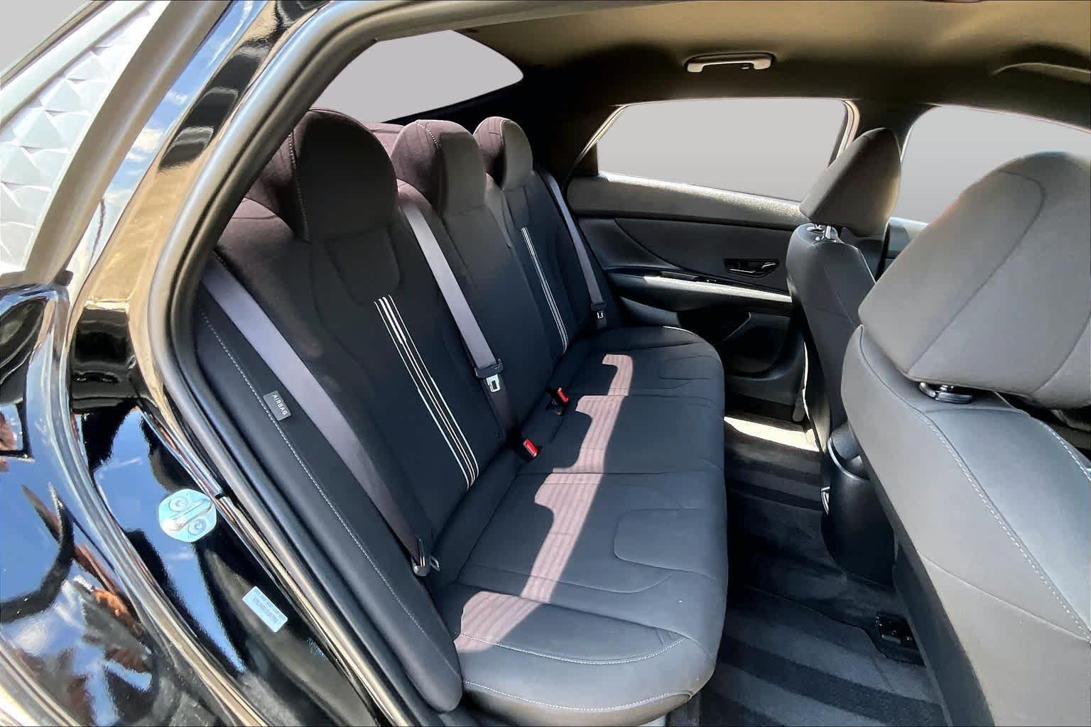 Used 2025 Abyss Black Hyundai SEL Sport image 18