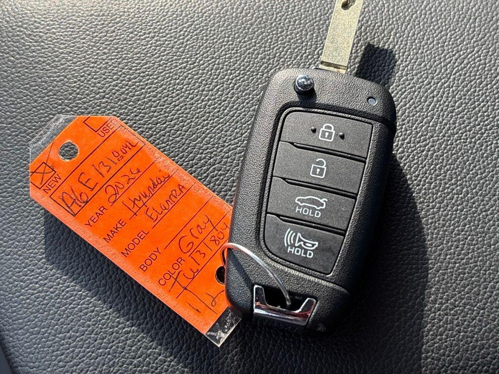 New 2026 Gray Hyundai SE image 31