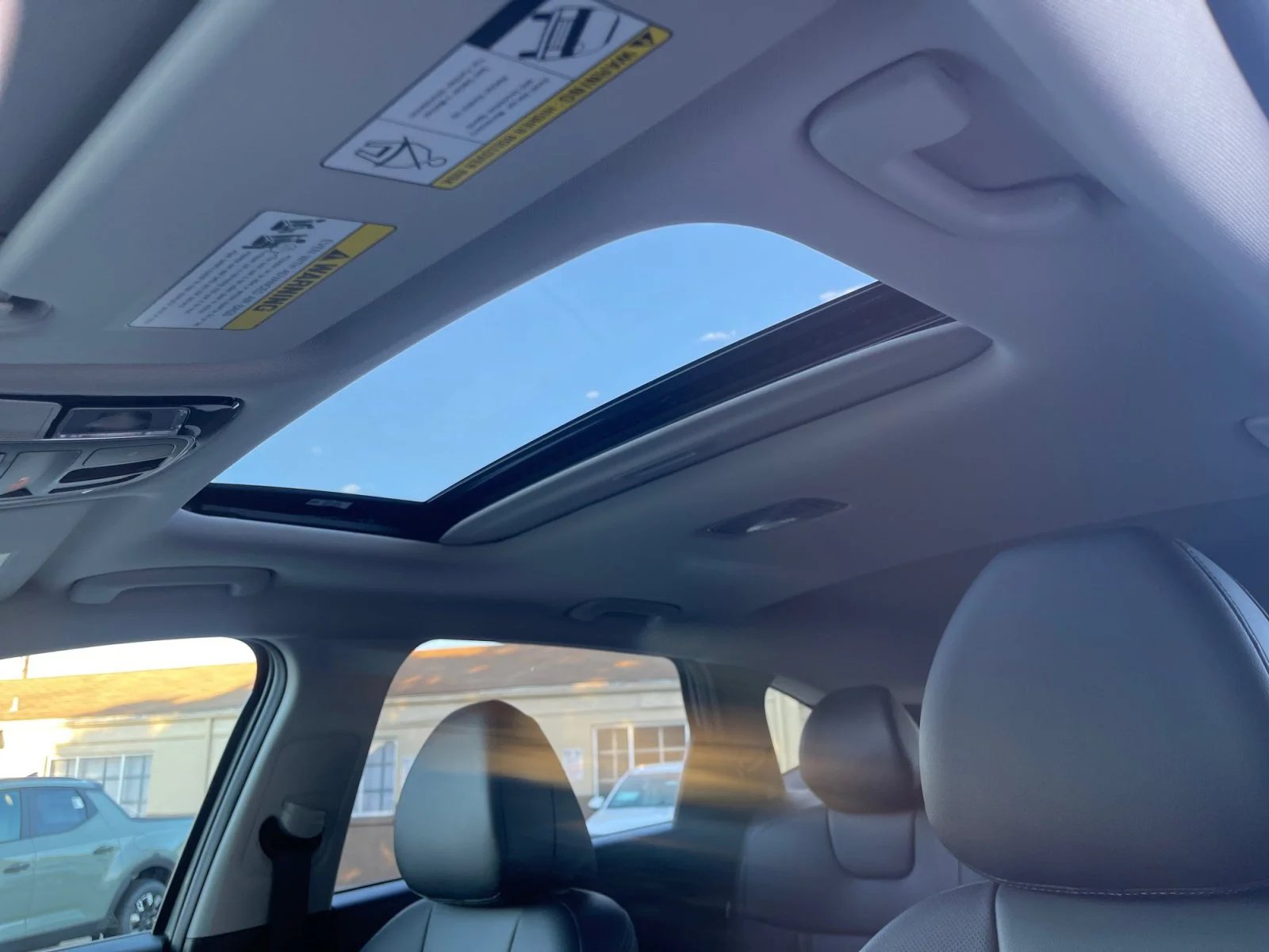 Certified Used 2025 White Hyundai SEL Convenience image 19