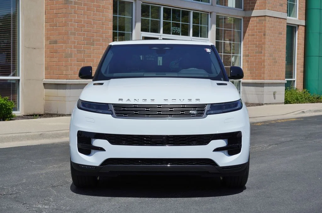 New 2026 Fuji White Land Rover SE image 4