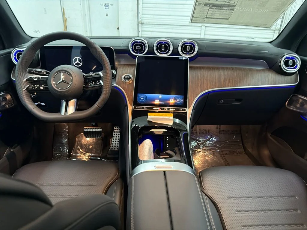 New 2027 White Mercedes-Benz GLC 300 image 23