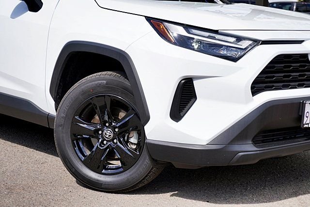 Used 2025 White Toyota XLE image 3