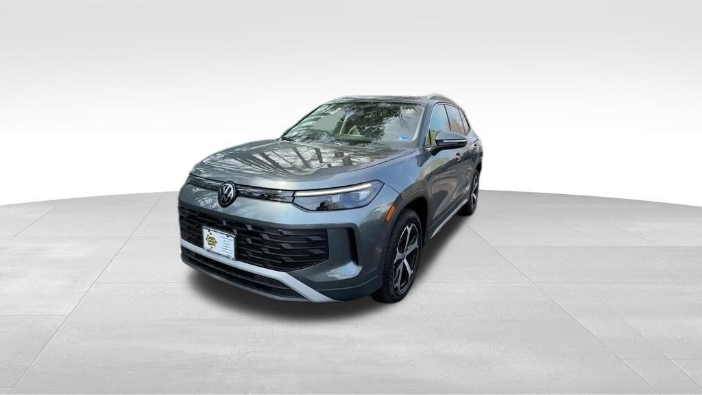 New 2026 Platinum Gray Metallic Volkswagen 2.0T SE image 2