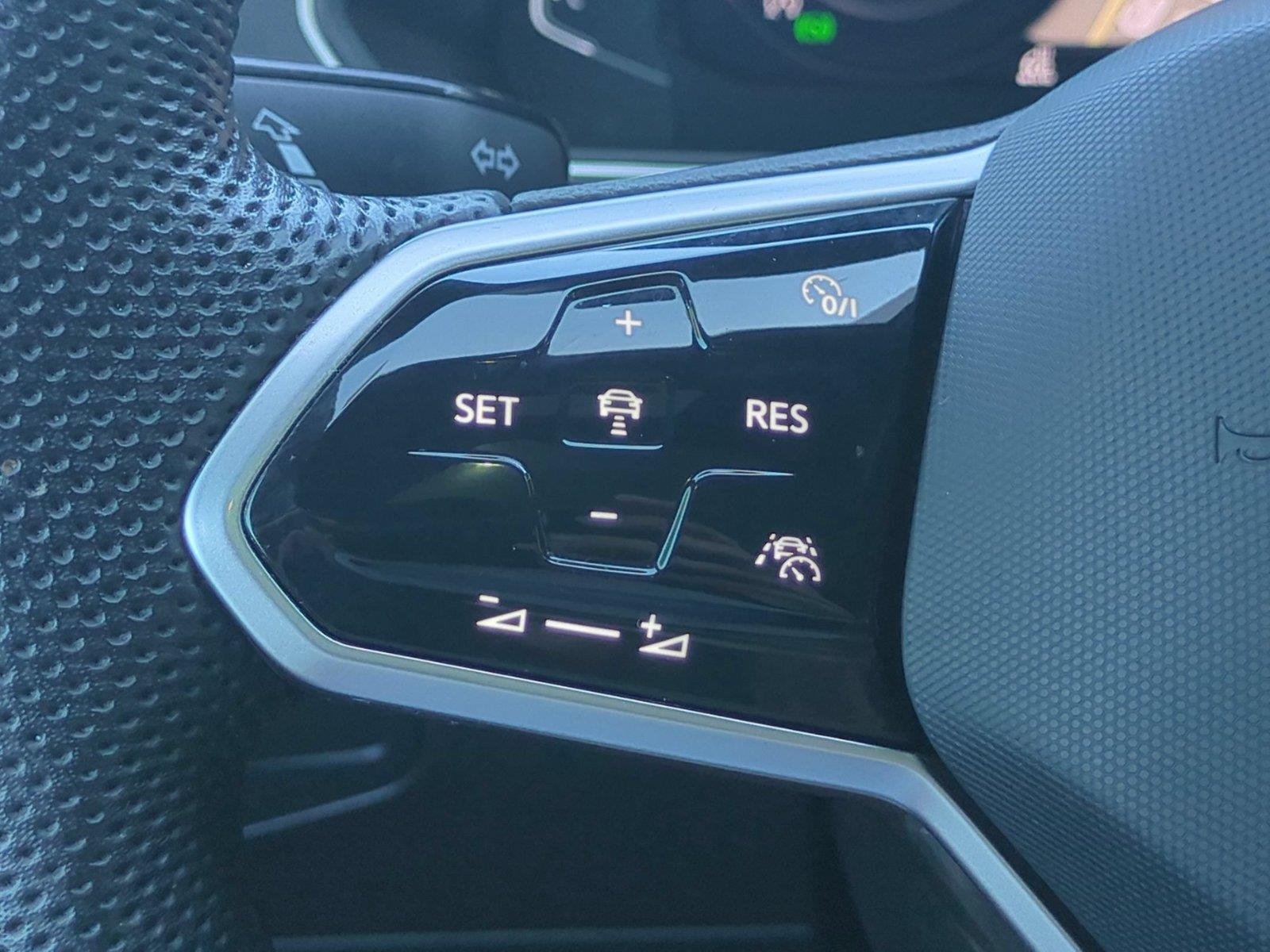 Used 2023  Volkswagen SEL R-Line image 19