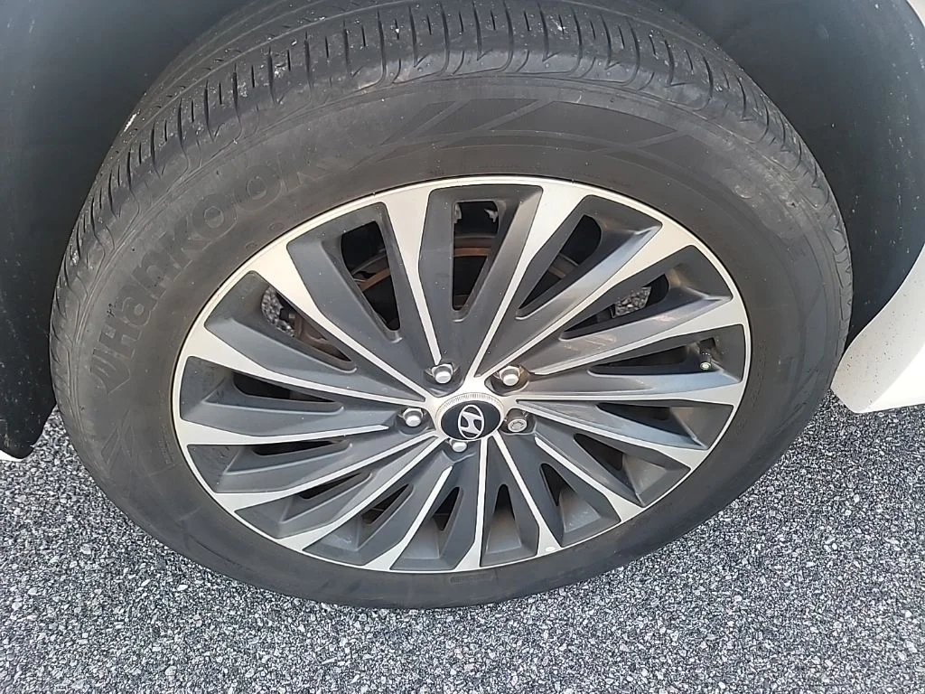 Used 2023 White Hyundai Calligraphy image 8