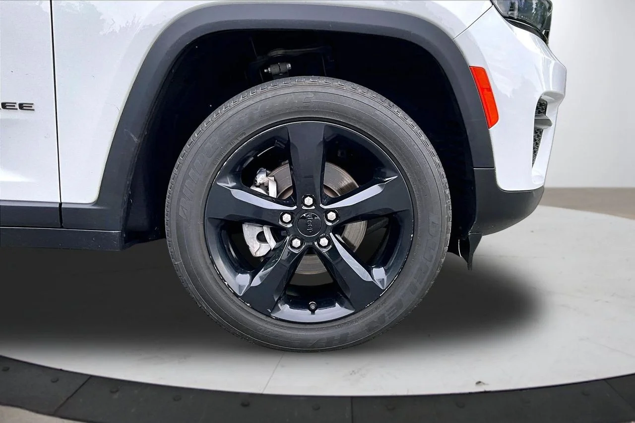 Used 2023 White Jeep Altitude X image 32