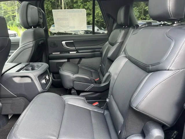 New 2027 Glacier Gray Metallic Tri-Coat Ford MAX Platinum image 10