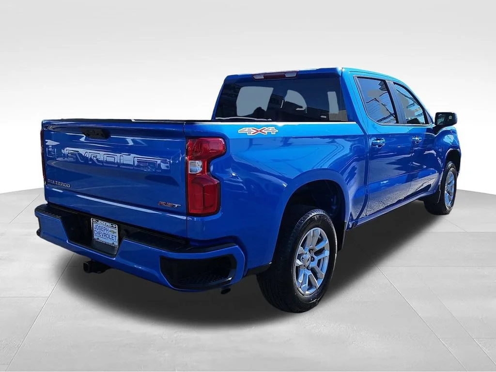 Used 2026 Riptide Blue Metallic Chevrolet RST image 10