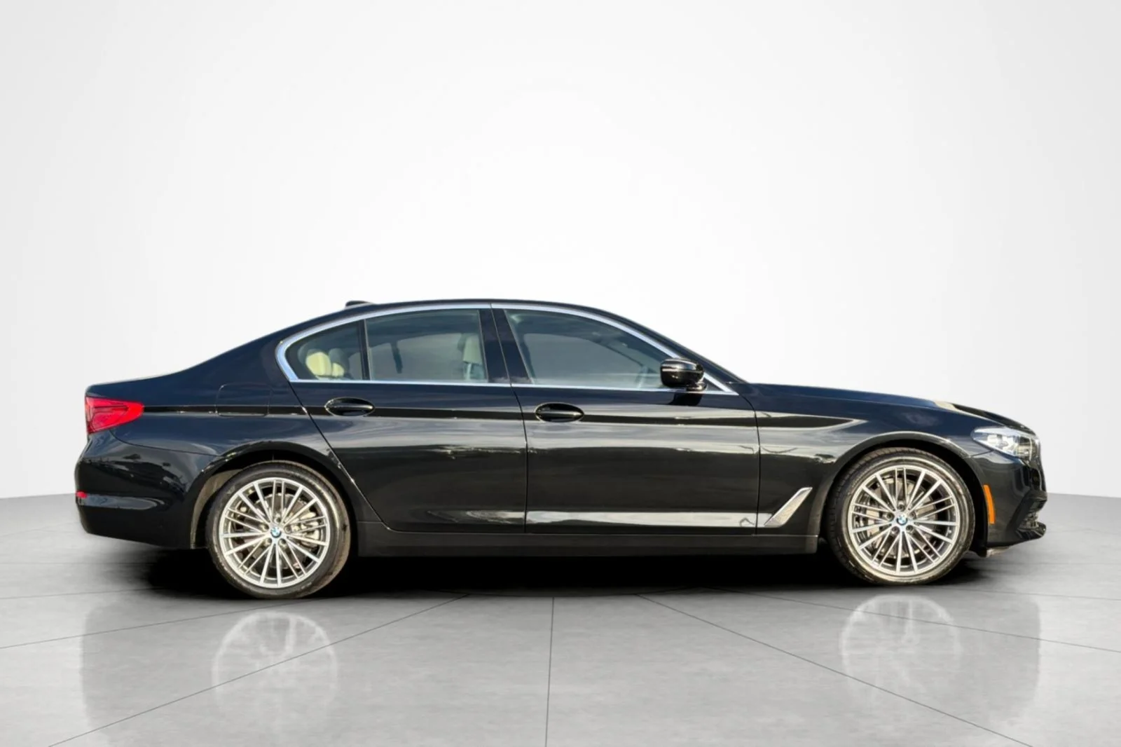 Used 2020 Black Sapphire Metallic BMW 540i image 6