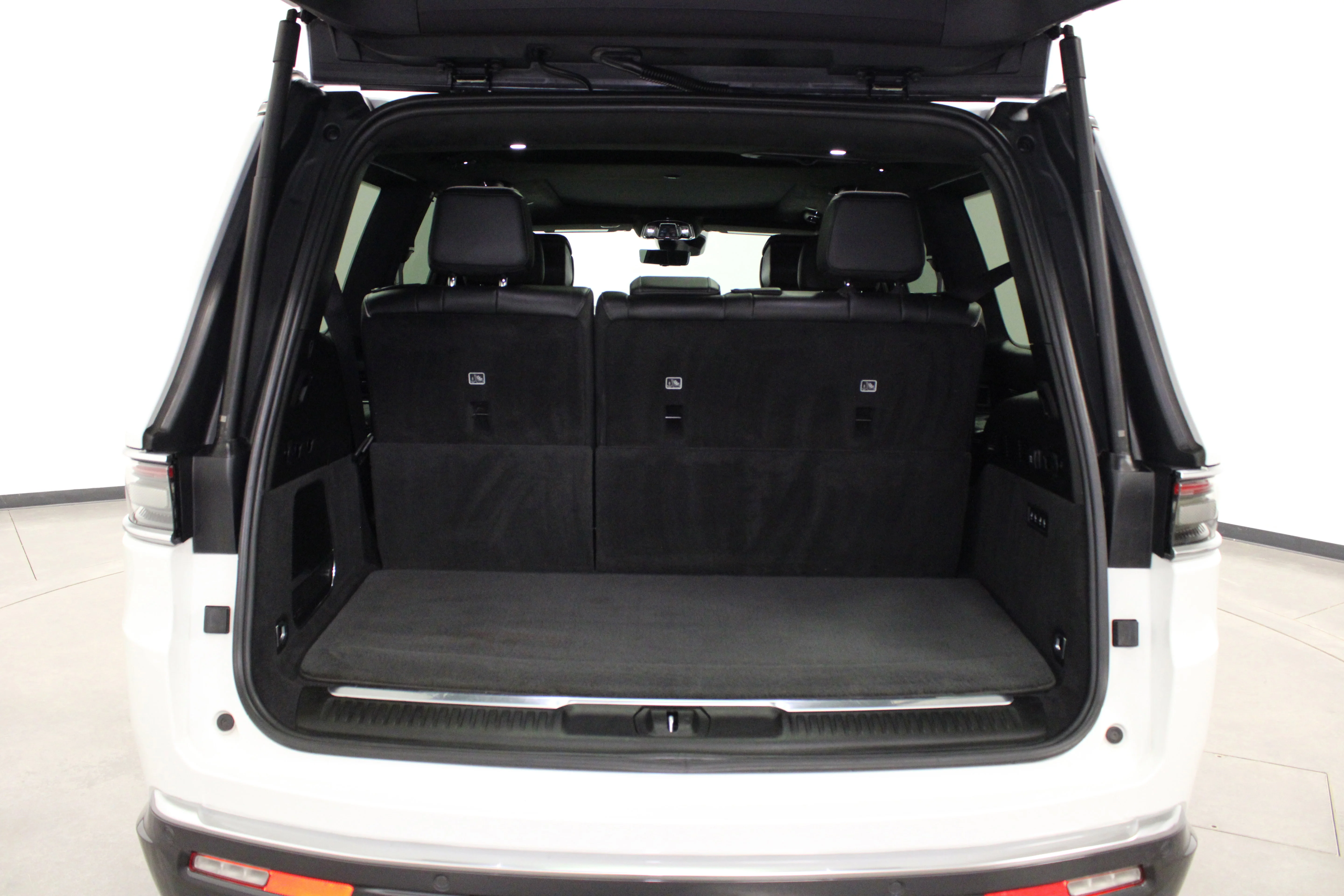 Used 2022 Bright White Clearcoat Jeep Series II image 14