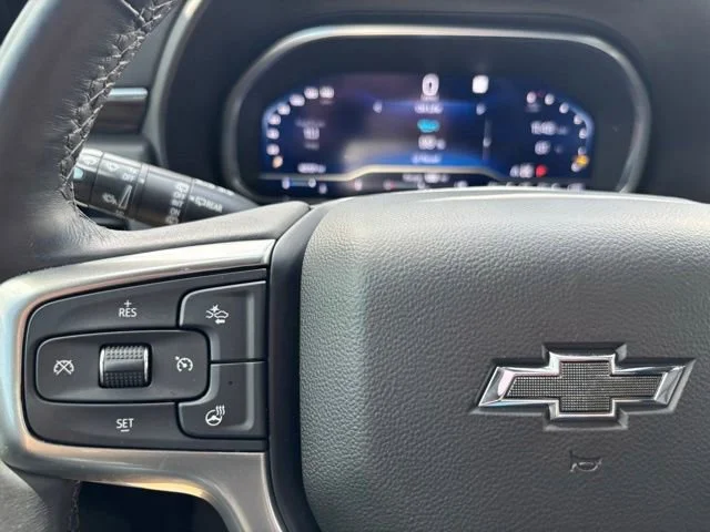 Used 2022 Black Chevrolet Z71 image 28