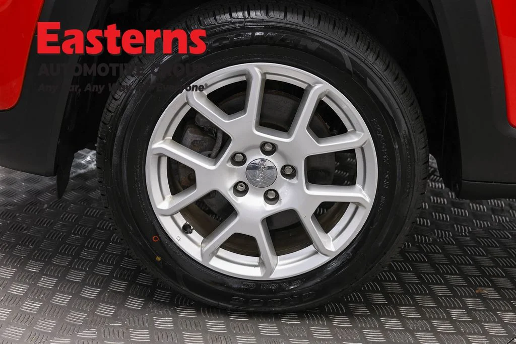 Used 2021 Red Jeep Latitude image 32