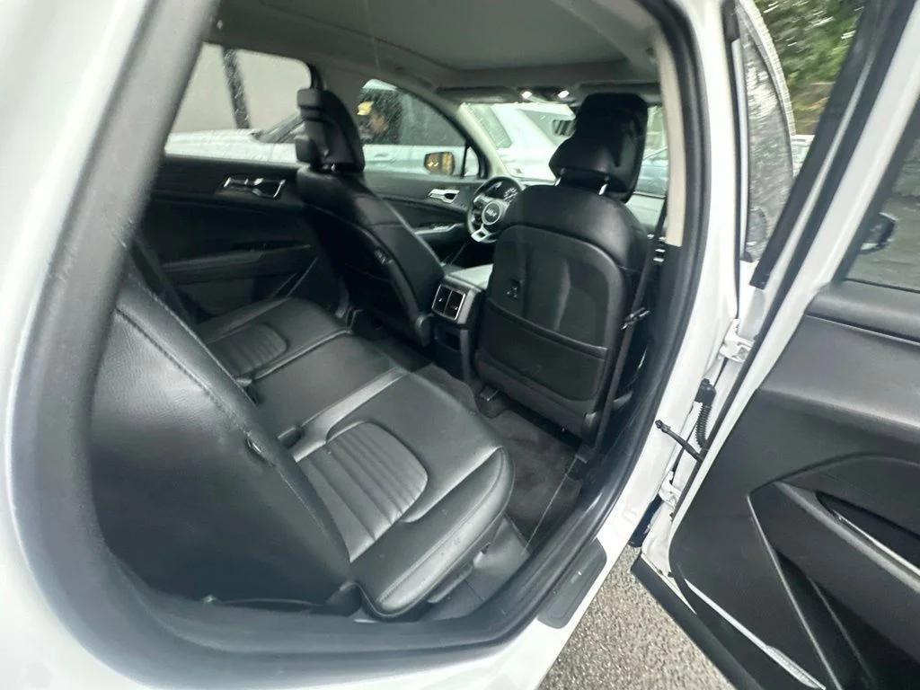 Used 2025 White Kia SX-Prestige image 31