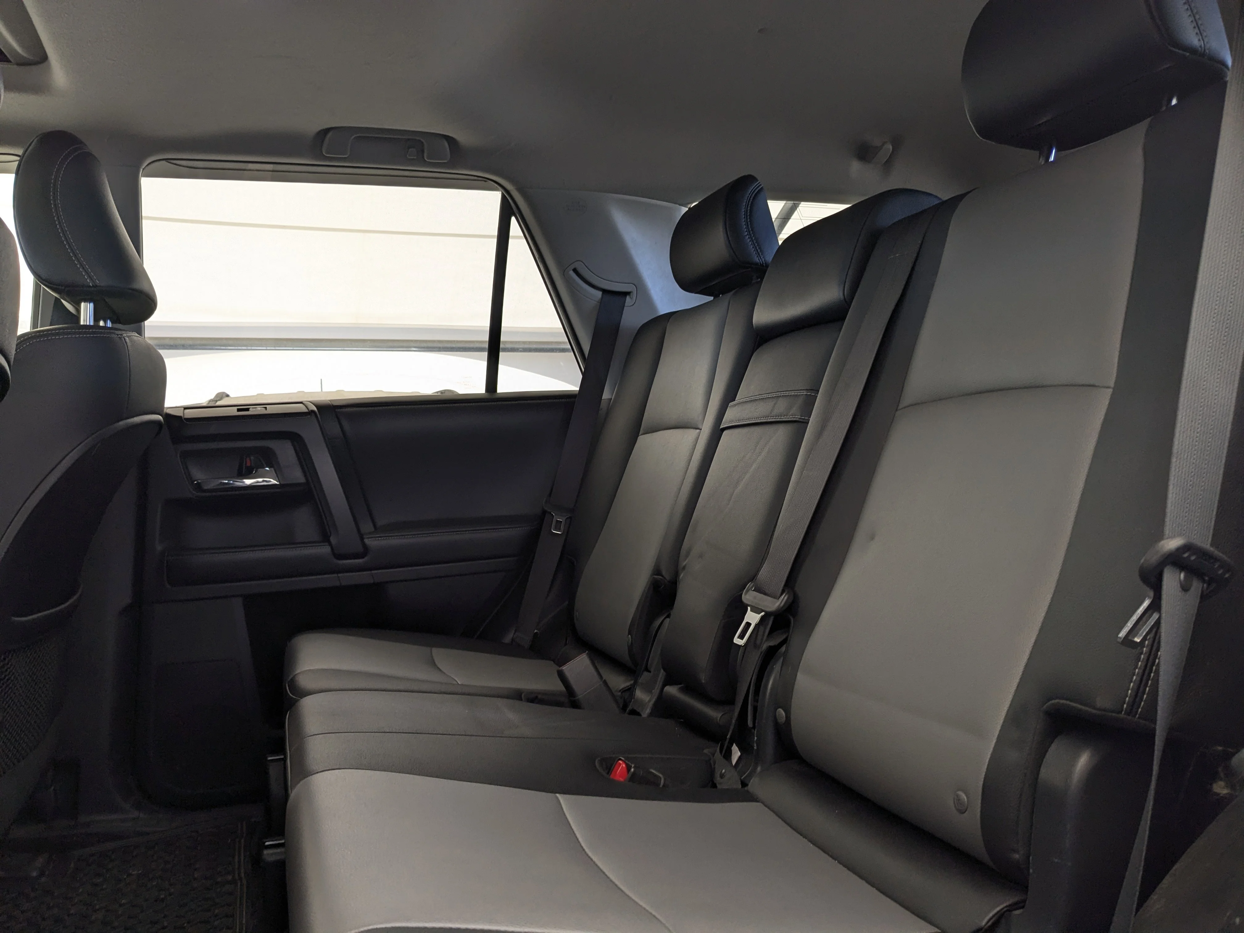 Used 2018 White Toyota 4DR SUV 4WDSR5 - Sunroof - Leather - Heated Seats & More image 28