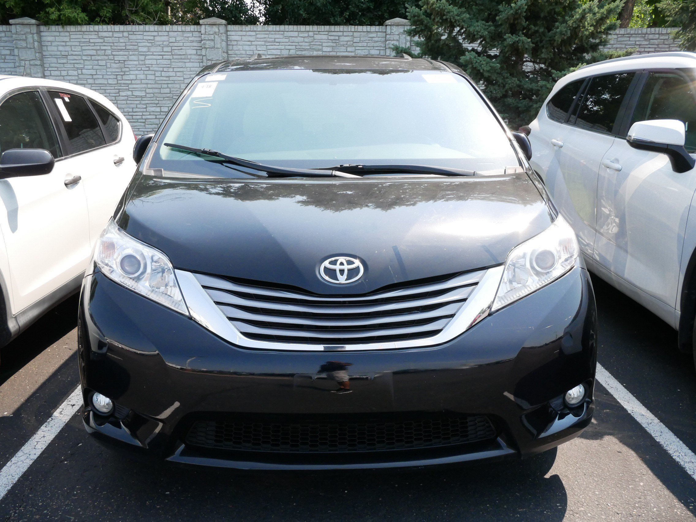 Used 2015 Toyota Sienna XLE with VIN 5TDDK3DC8FS119406 for sale in Brooklyn Center, Minnesota