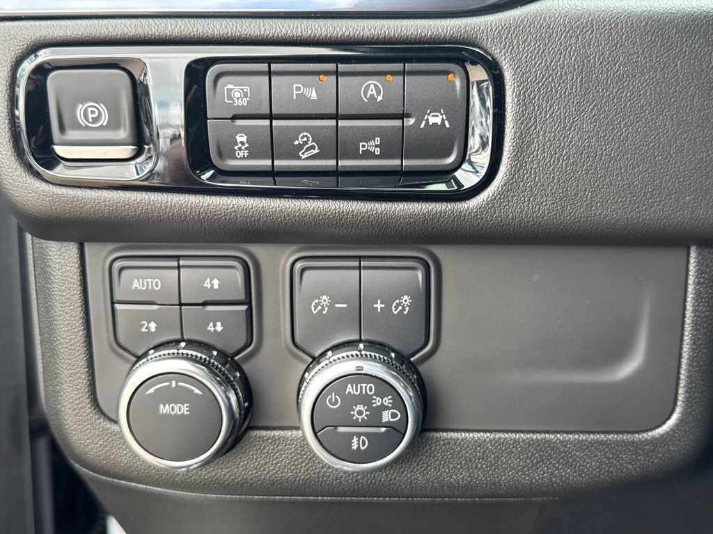 Certified Used 2025 Summit White GMC AT4 image 35