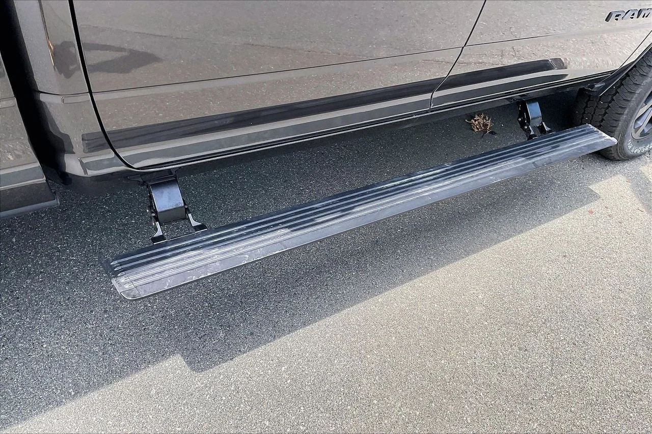 New 2026 Granite Crystal Metallic Clear-Coat Exterior Paint RAM Laramie image 17
