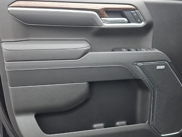 New 2026 Onyx Black GMC Elevation image 9