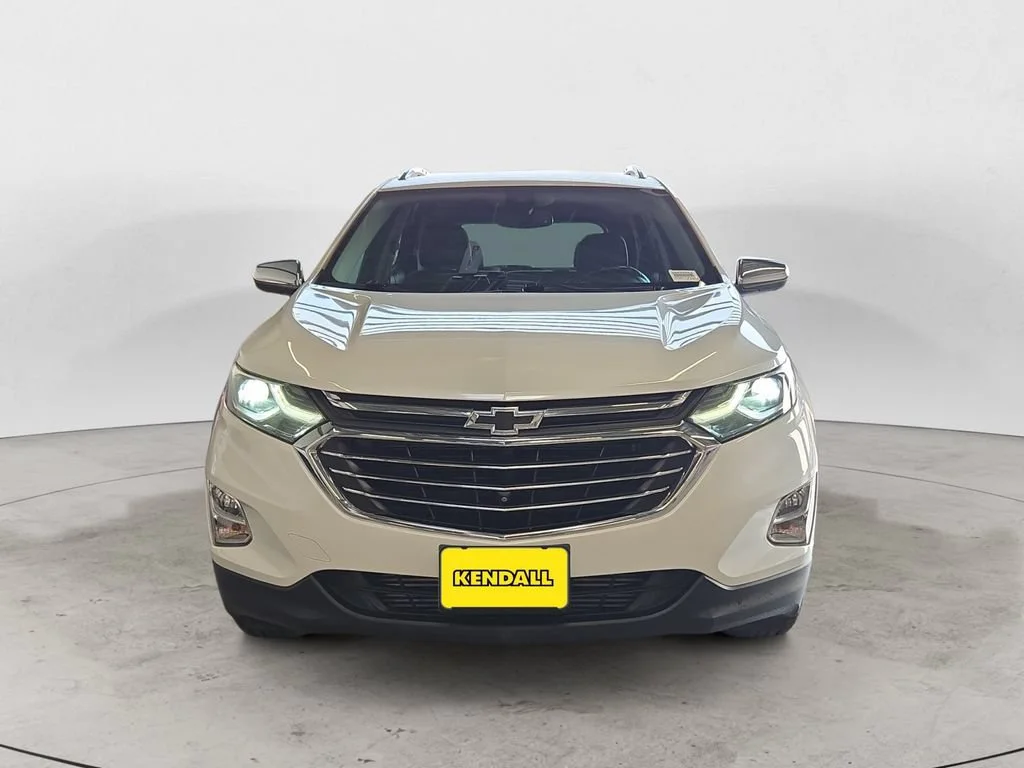 Used 2020 IRIDESCENT PEARL TRICOAT Chevrolet Premier image 2