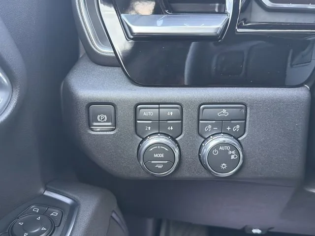 New 2026 Summit White GMC SLE image 30