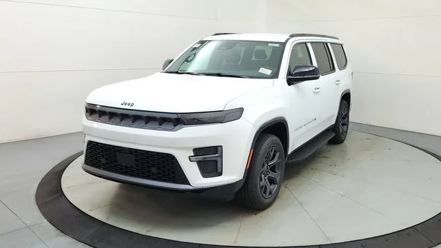 New 2026 Bright White Clear-Coat Exterior Paint Jeep Limited Altitude image 3