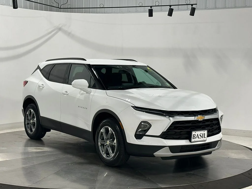 Used 2024 White Chevrolet LT image 38