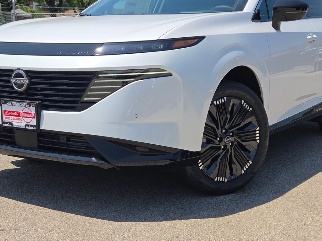 New 2026 White Nissan Platinum image 4