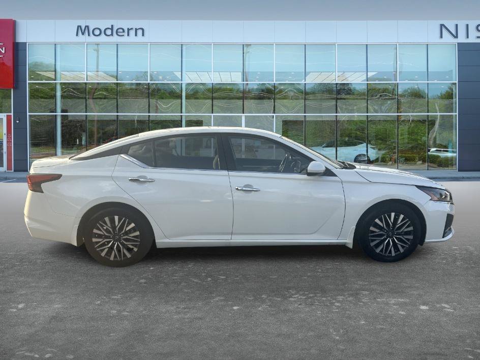 Used 2023 Pearl White Tricoat Nissan 2.5 SV image 4