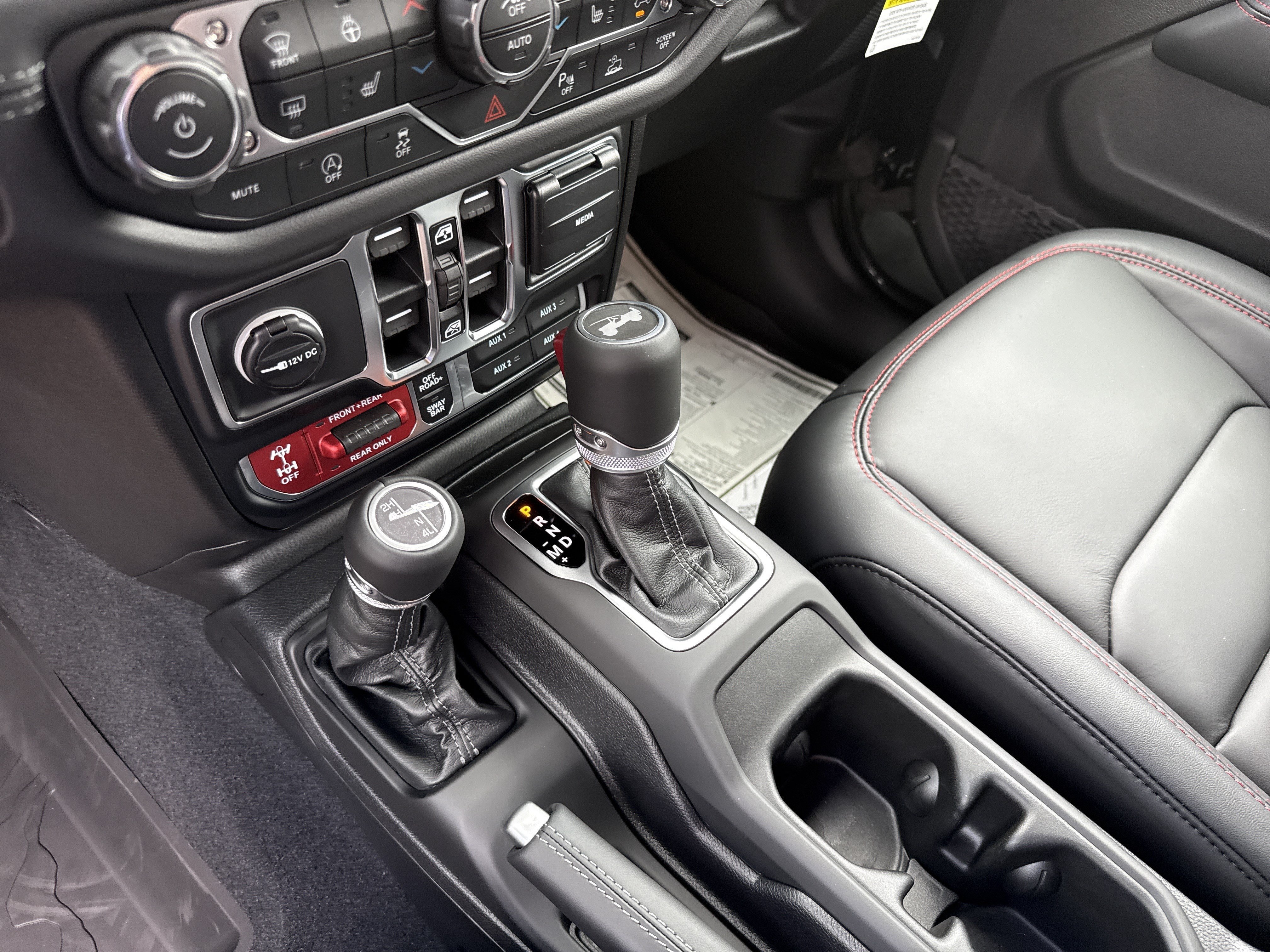 New 2026 Black Clearcoat Jeep Rubicon image 29
