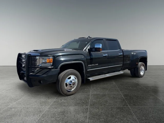 2018 GMC Sierra 4WD Crew Cab Long Box Denali DRW's photo
