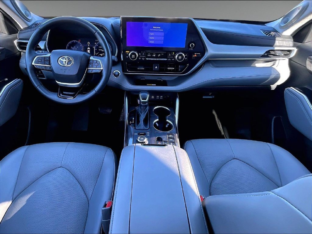 Used 2023 Gray Toyota Platinum image 22
