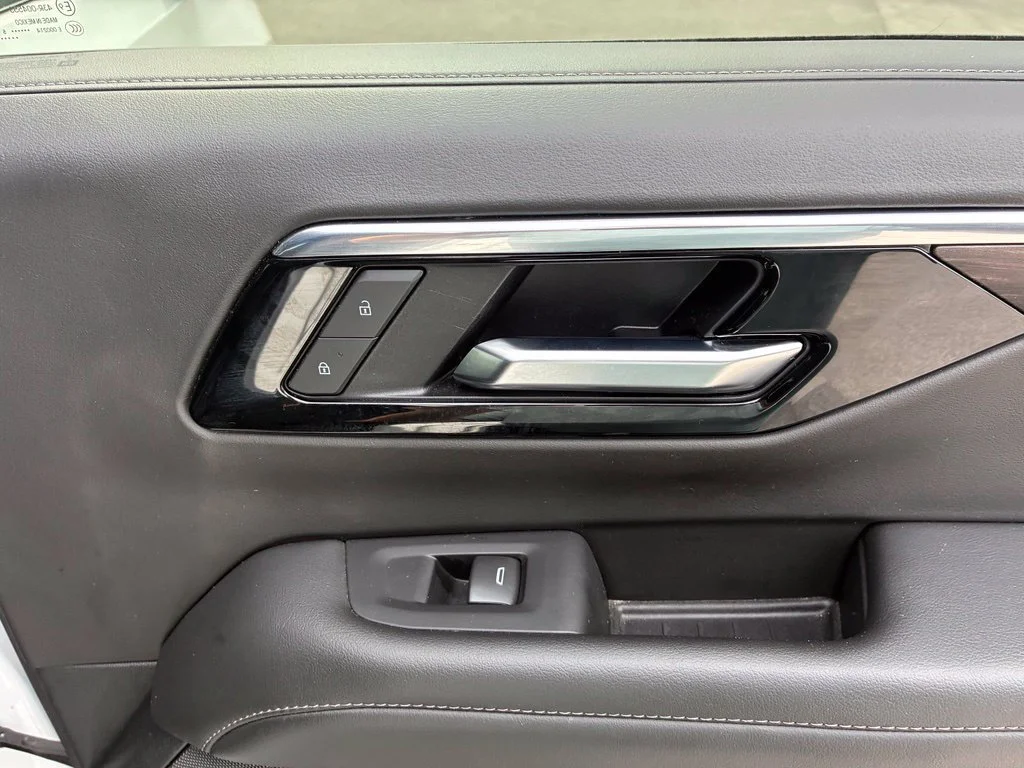 Used 2025 Summit White Chevrolet LT image 184