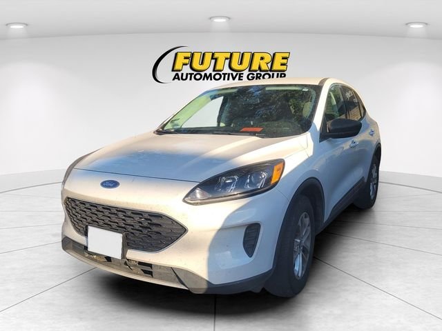 Used 2022 White Ford SE image 3