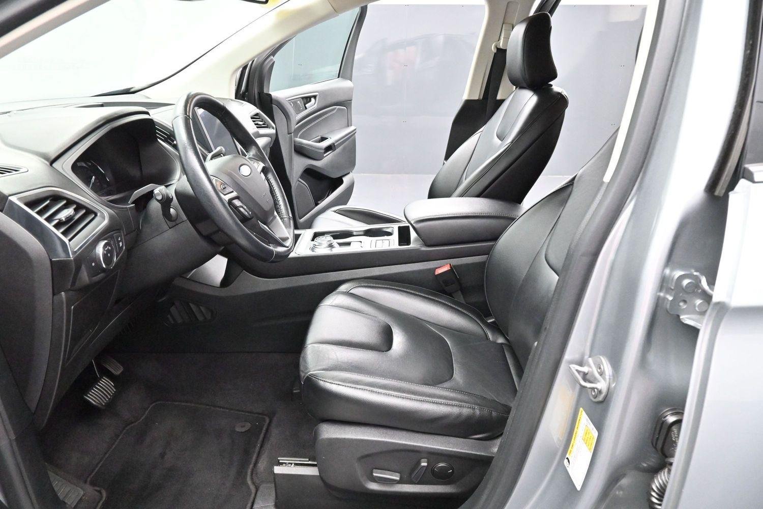 Used 2022 Iconic Silver Ford Titanium image 16