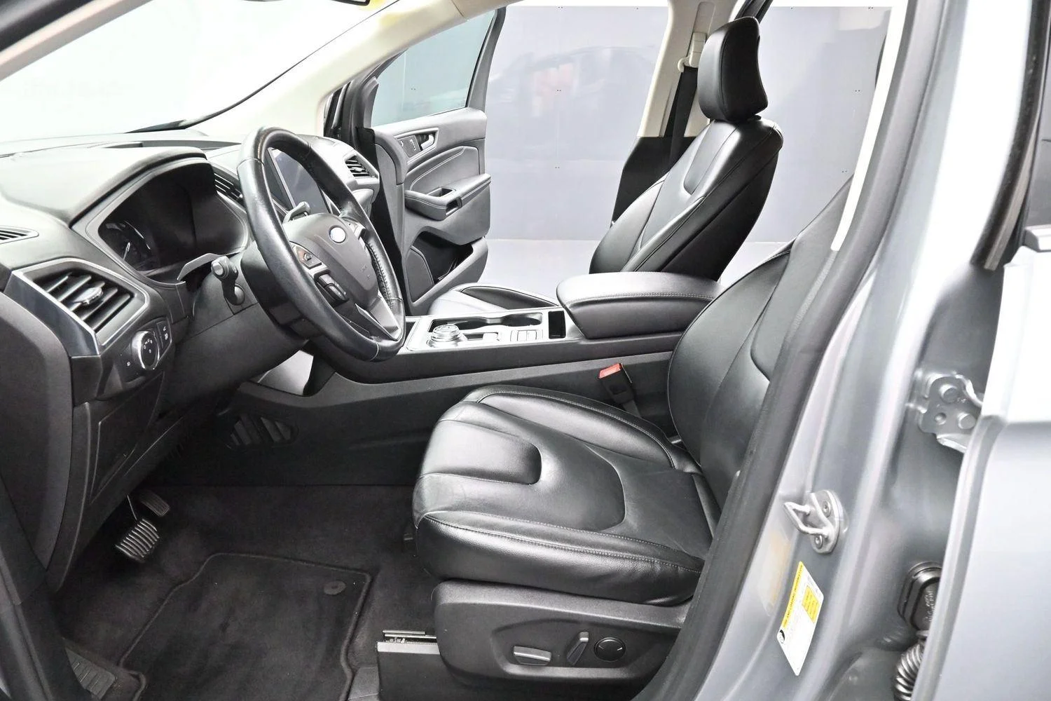 Used 2022 Iconic Silver Ford Titanium image 16