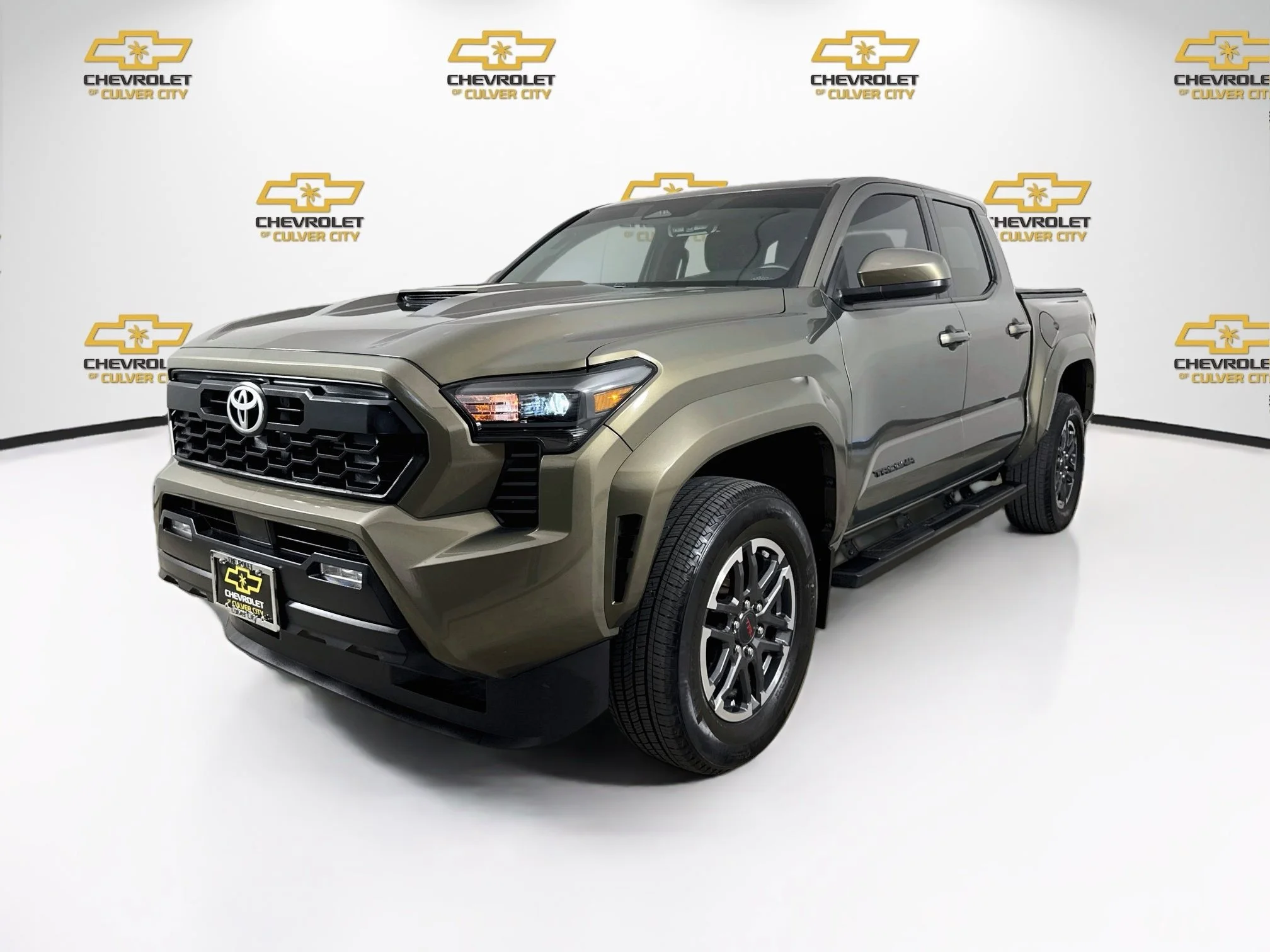 Used 2024  Toyota SR5 image 3