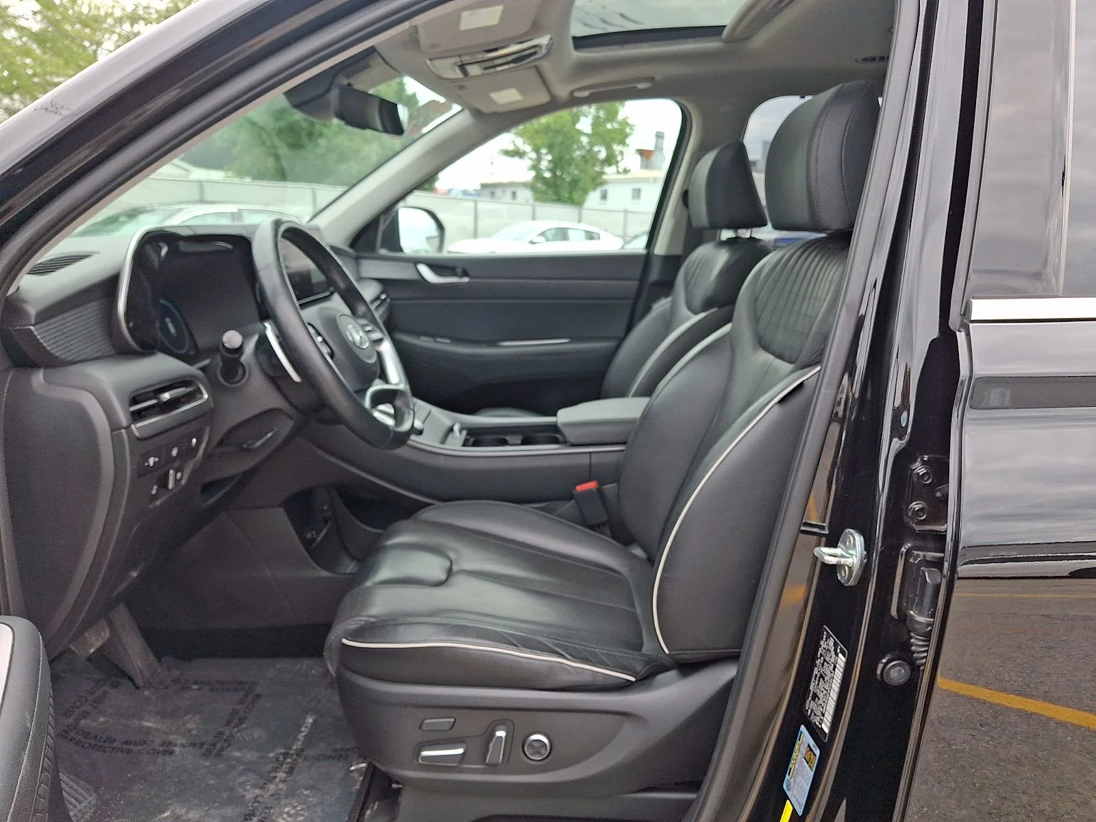 Used 2023 Black Hyundai Limited image 13
