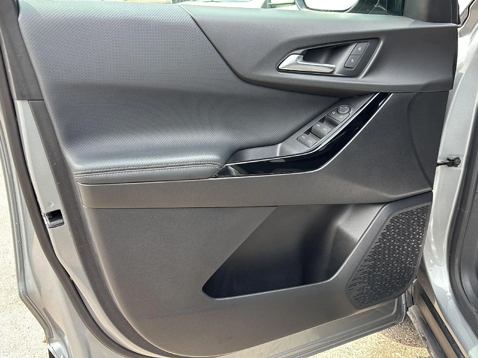 Used 2025 Sterling Gray Metallic Chevrolet LT image 22