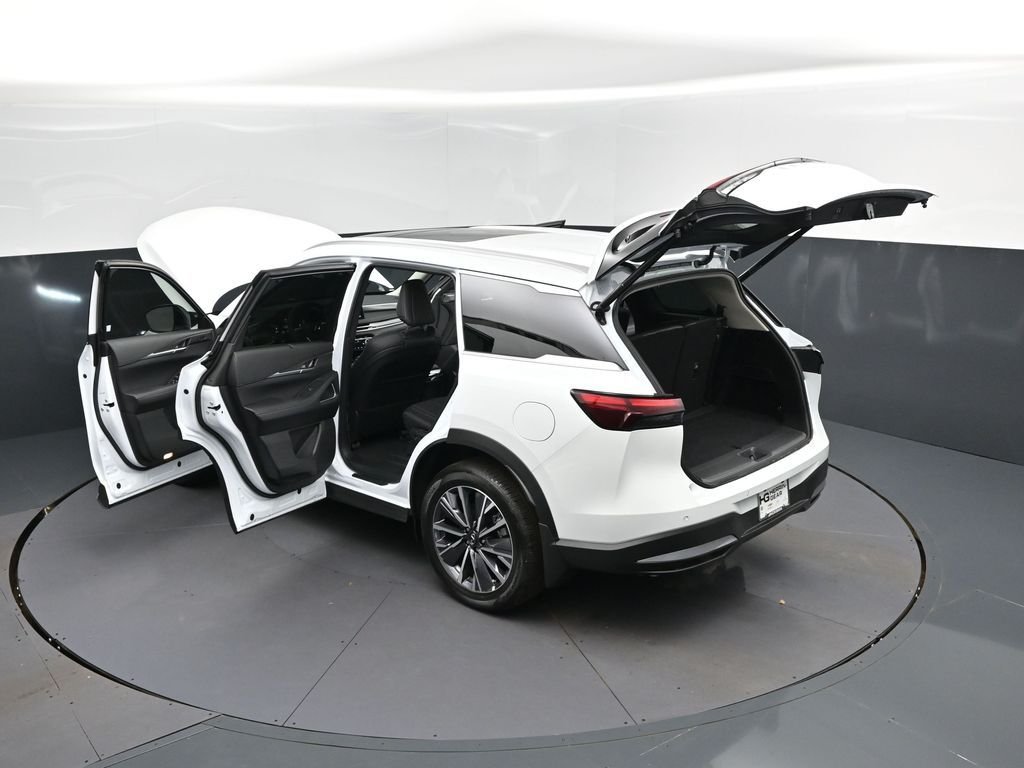 New 2026 RADIANT WHITE INFINITI Luxe FWD image 2