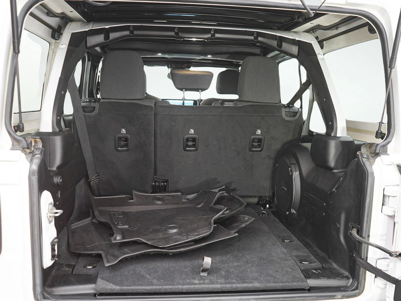 Used 2024 Bright White Clearcoat Jeep Rubicon image 9