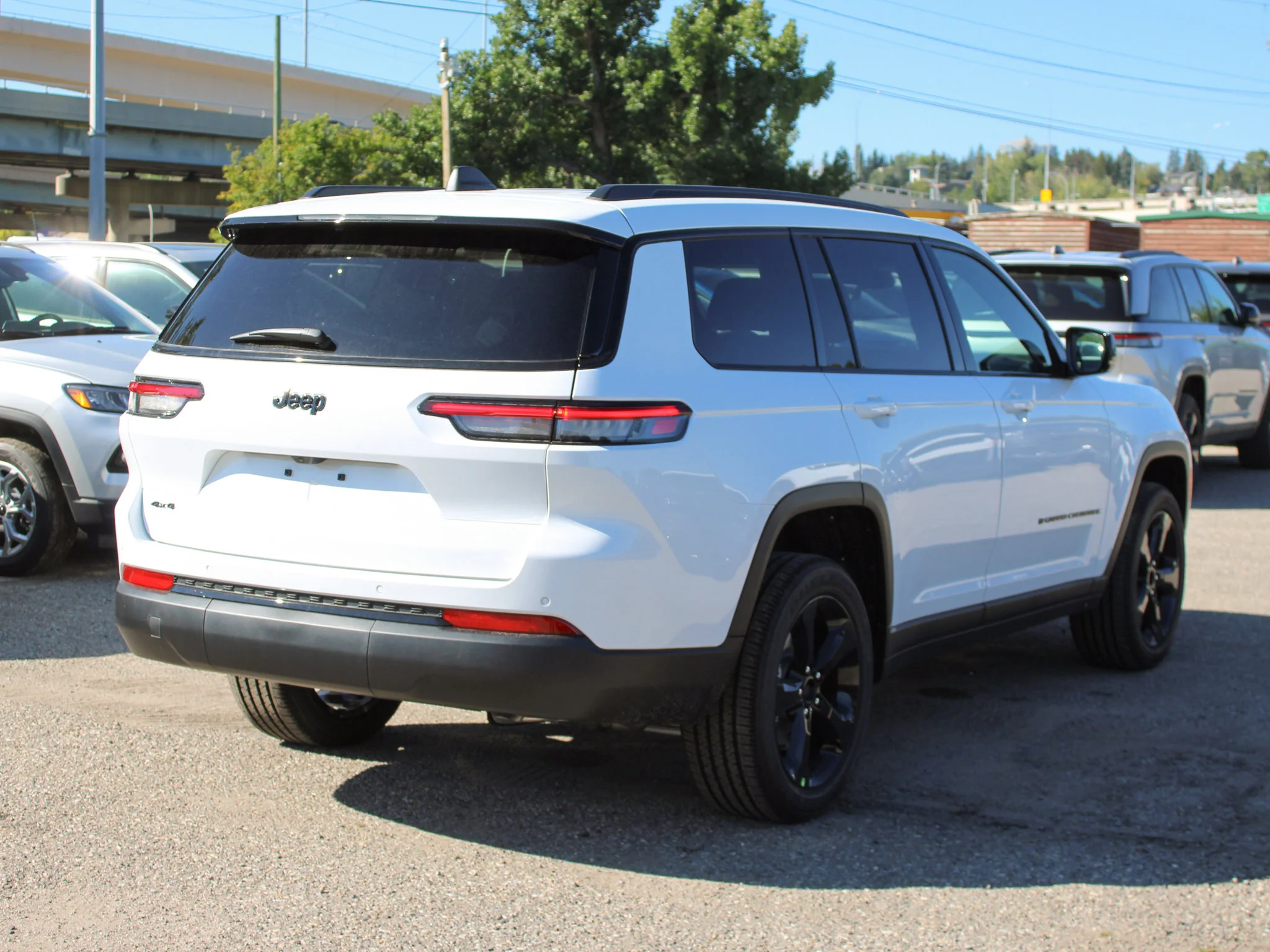 New 2025 White Jeep Altitude* 4x4, Sunroof, Heated Leather, Blind-Spot Monitoring image 5