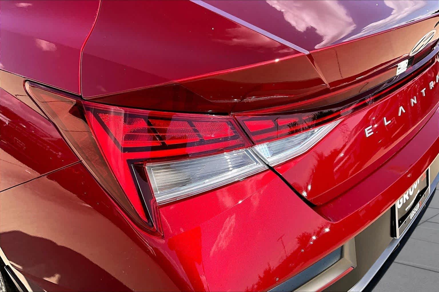 2025 Hyundai Elantra Limited - Photo 29