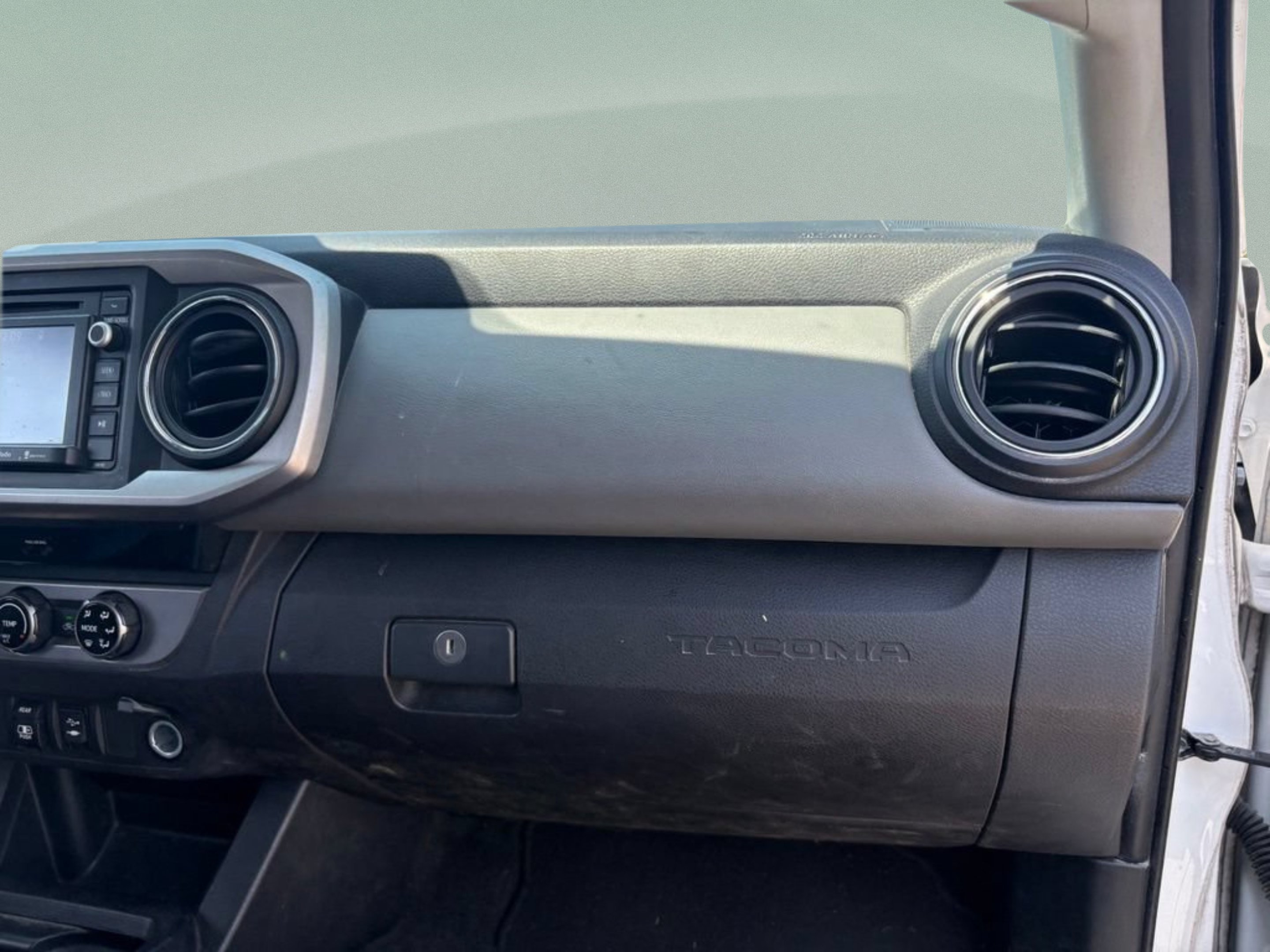 Used 2018 Super White Toyota SR5 image 25