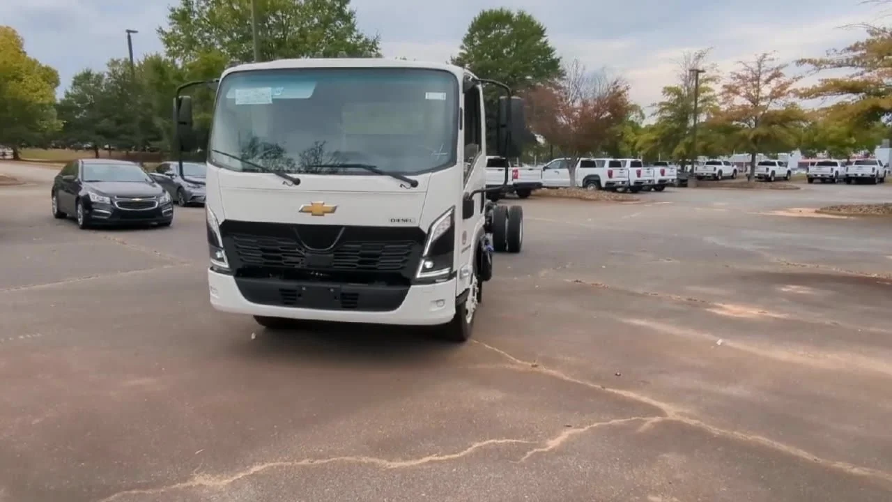 New 2025 Arc White Chevrolet  image 3