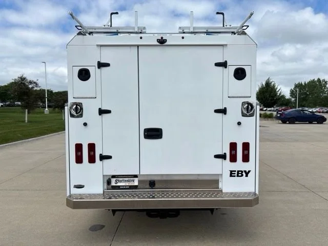 New 2026 Summit White Chevrolet 1WT image 31