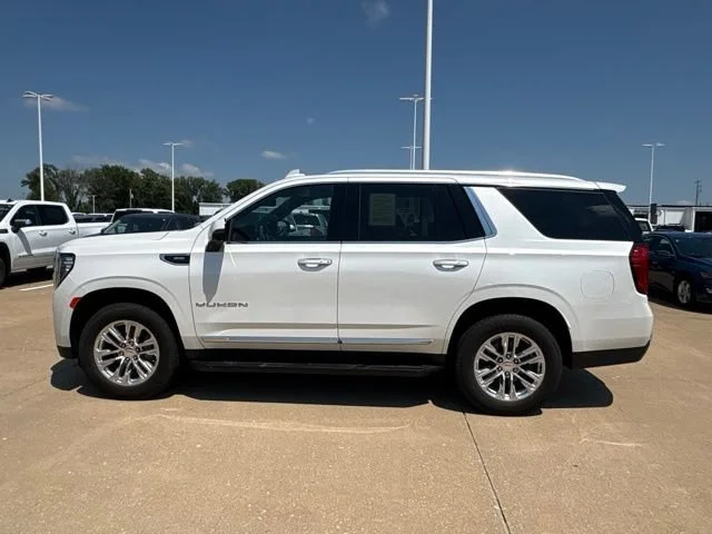 Used 2021 White Frost Tricoat GMC SLT image 6