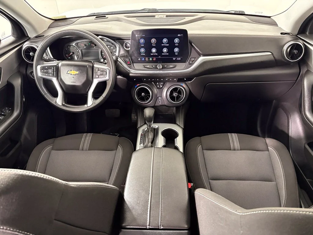 Used 2025 Summit White Chevrolet LT image 29